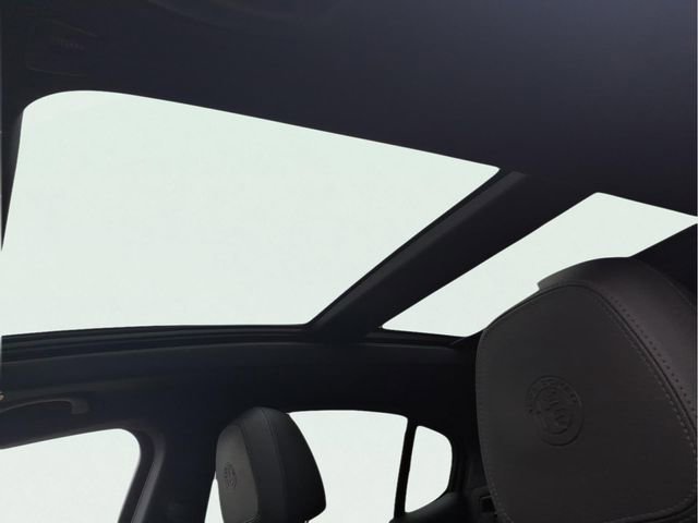 Used 2023 Alfa Romeo Stelvio Sprint image 20