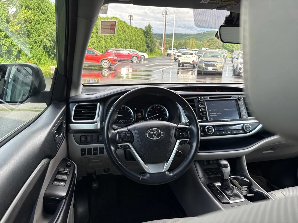 Used 2018 Toyota Highlander Limited AWD/4WD image 20