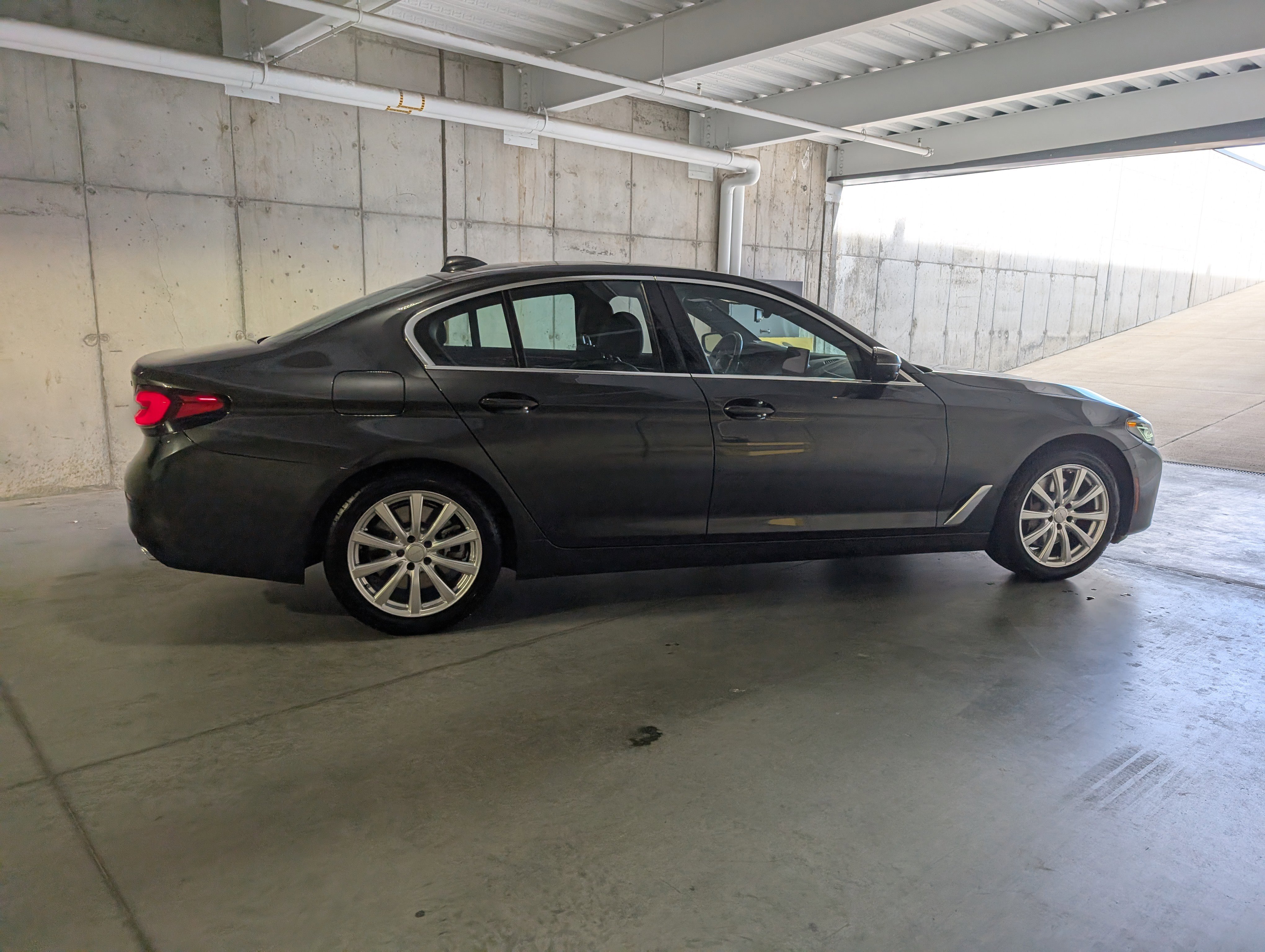 Used 2021 BMW 540i xDrive w/ Premium Package image 10