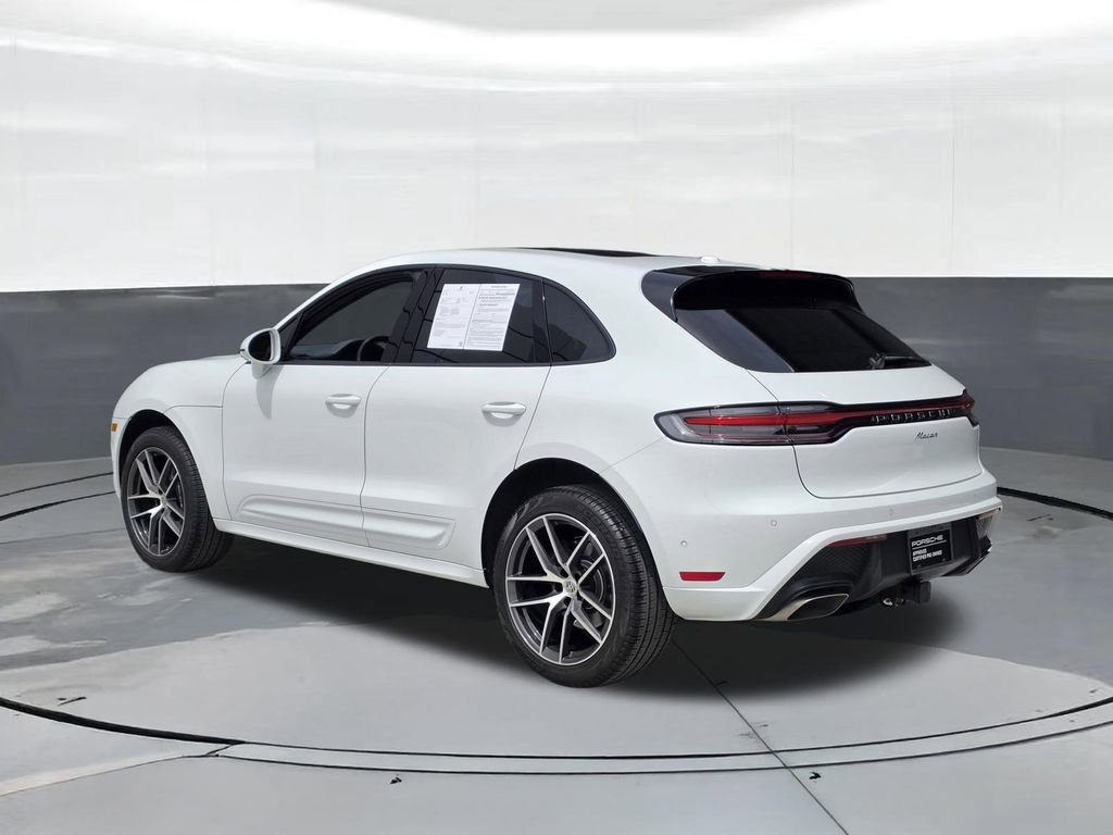 Certified 2025 Porsche Macan image 3