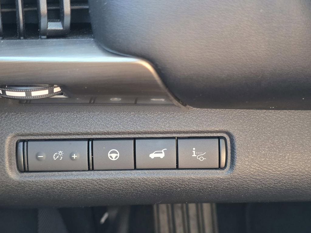 Used 2022 Nissan Pathfinder Platinum w/ Cargo Package AWD/4WD image 17