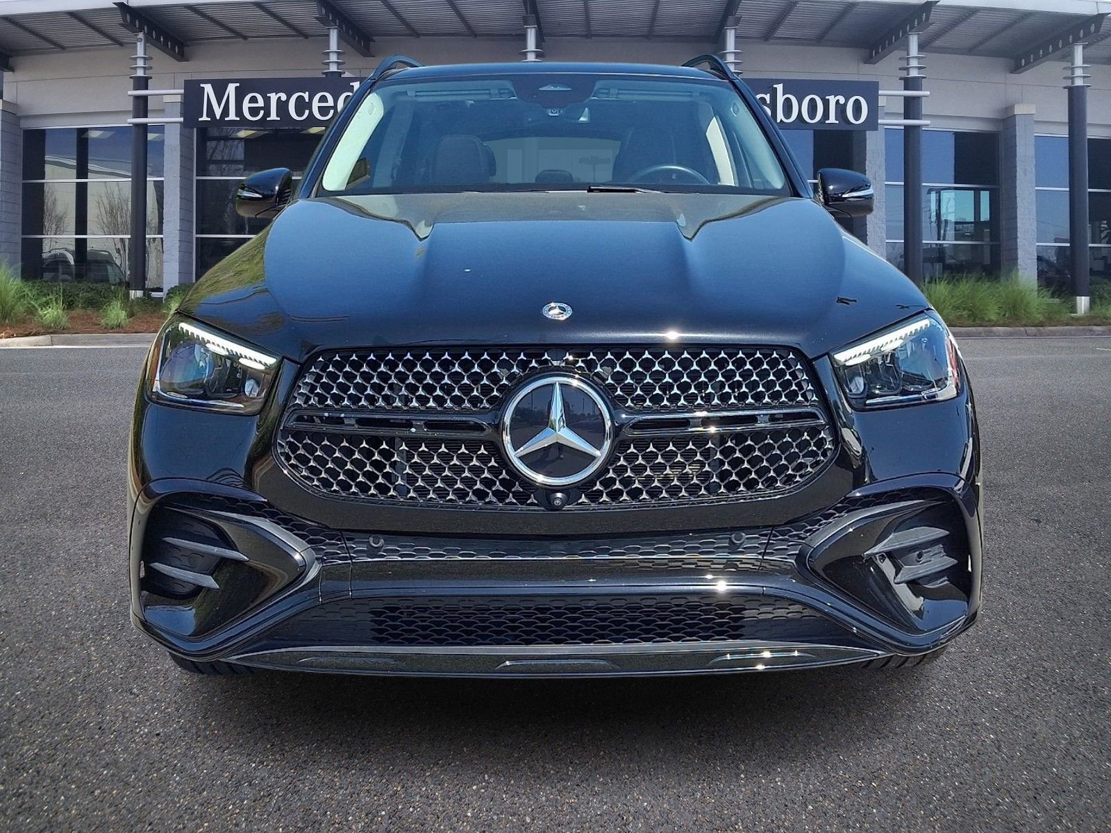 Used 2024 Mercedes-Benz GLE 350 4MATIC w/ AMG Line Exterior image 2