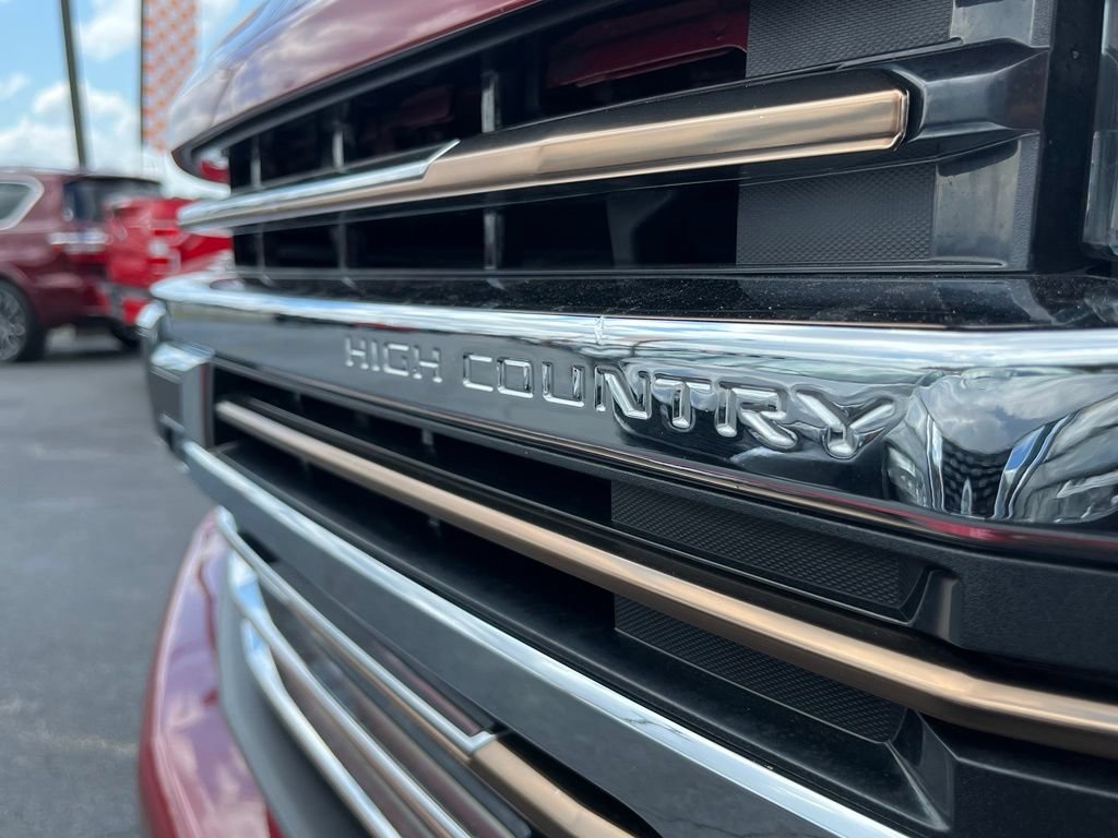 Used 2020 Chevrolet Silverado 1500 High Country w/ Technology Package AWD/4WD image 3