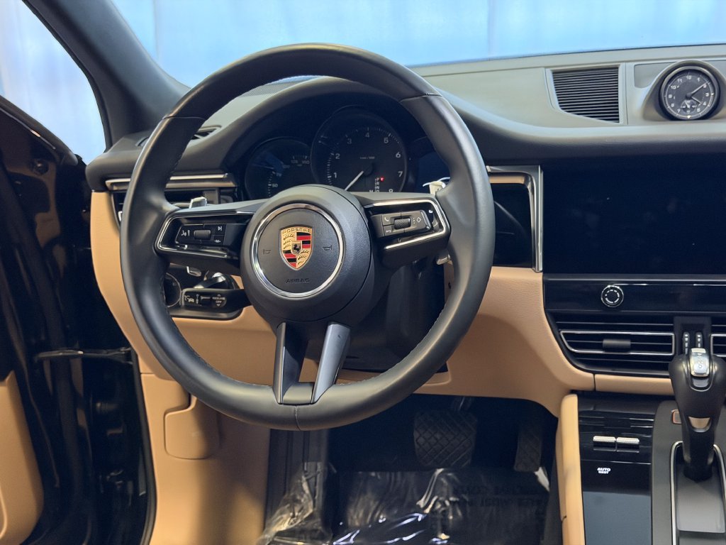 Certified 2024 Porsche Macan AWD/4WD image 20