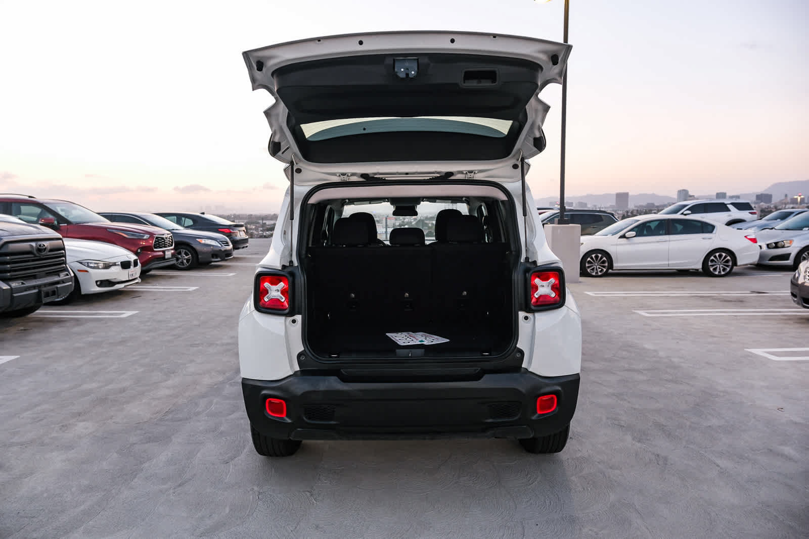 Used 2023 Jeep Renegade Latitude AWD/4WD image 27