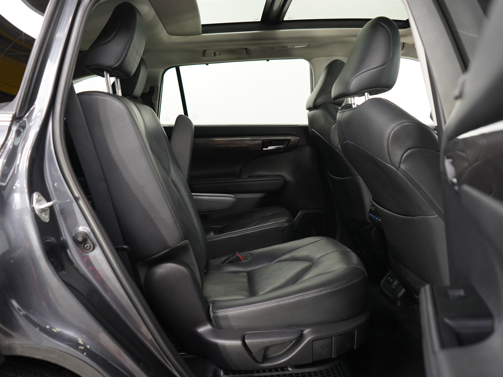 Used 2020 Toyota Highlander Platinum image 12