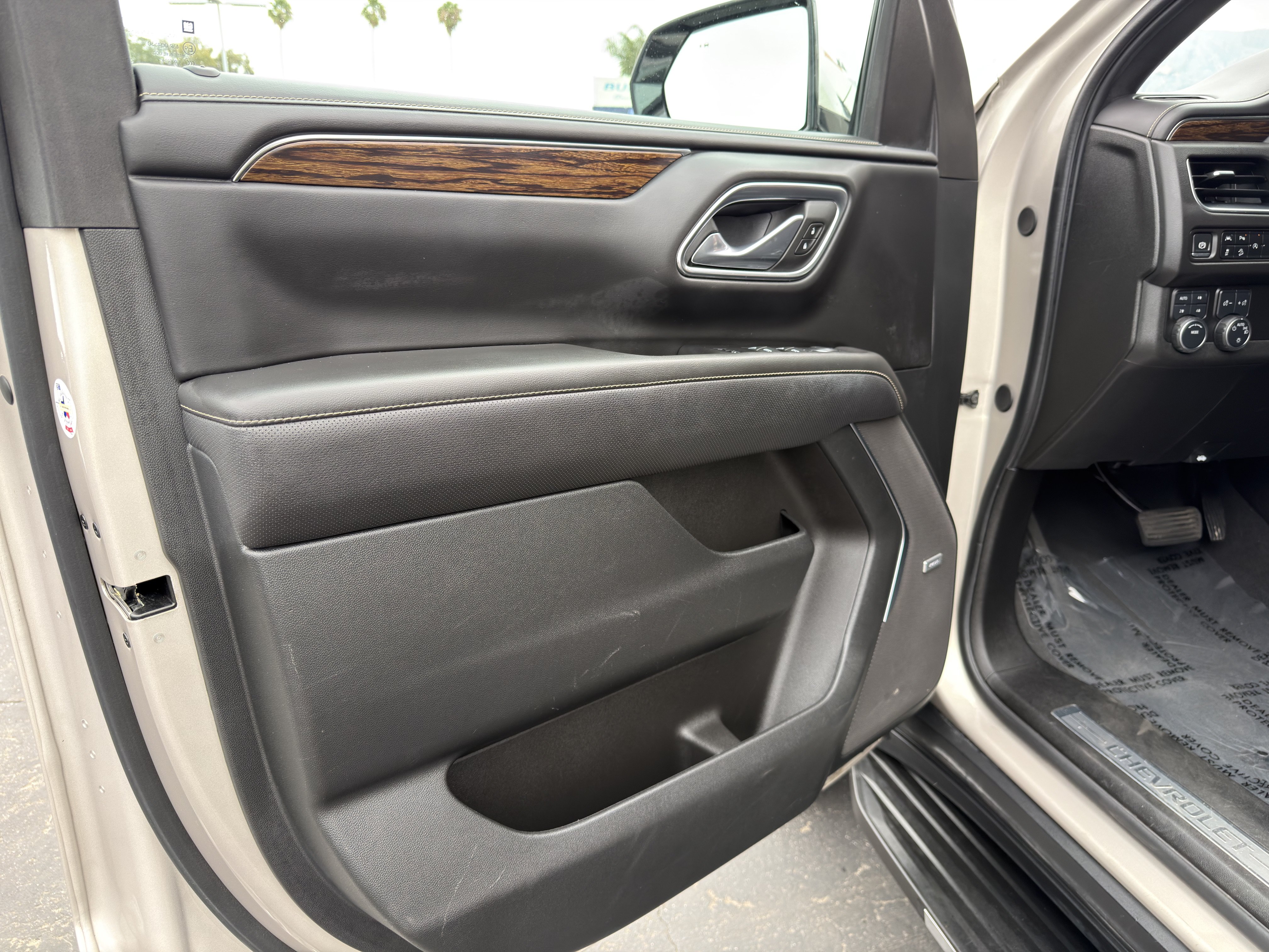 Used 2024 Chevrolet Suburban Premier AWD/4WD image 26