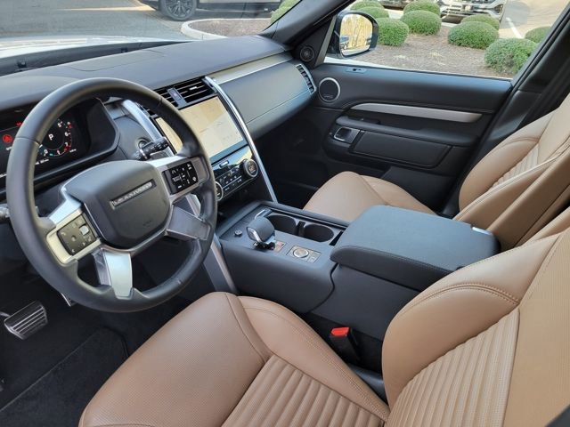 Used 2025 Land Rover Discovery Dynamic SE AWD/4WD image 26