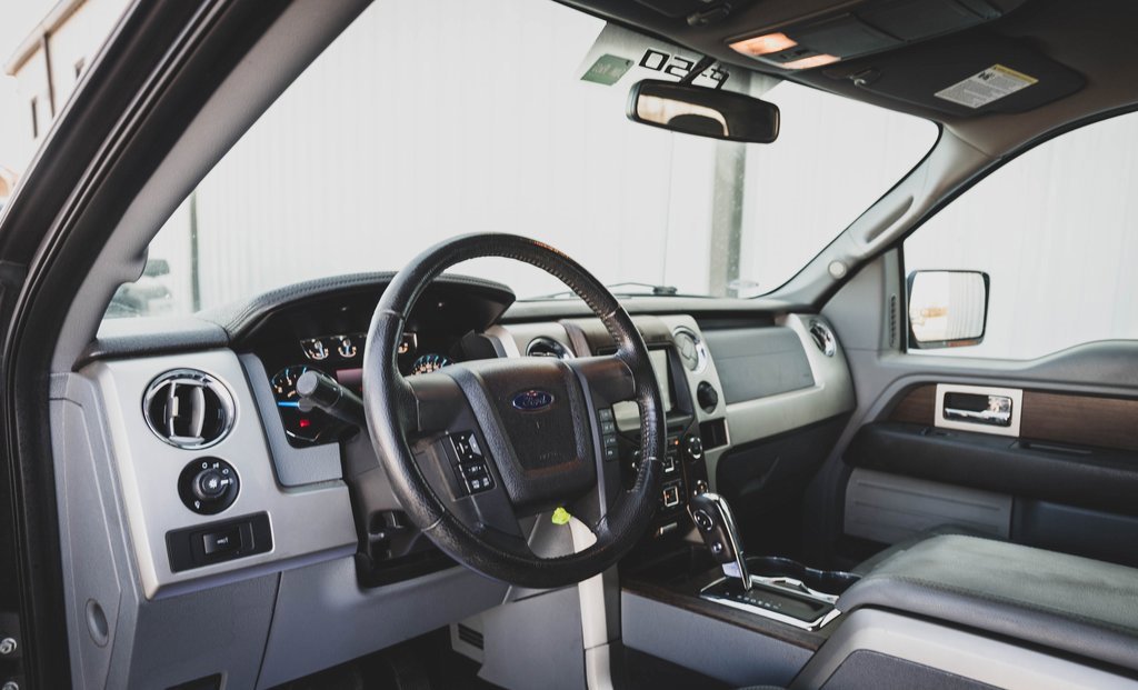 Used 2013 Ford F150 Lariat w/ Lariat Chrome Pkg image 2