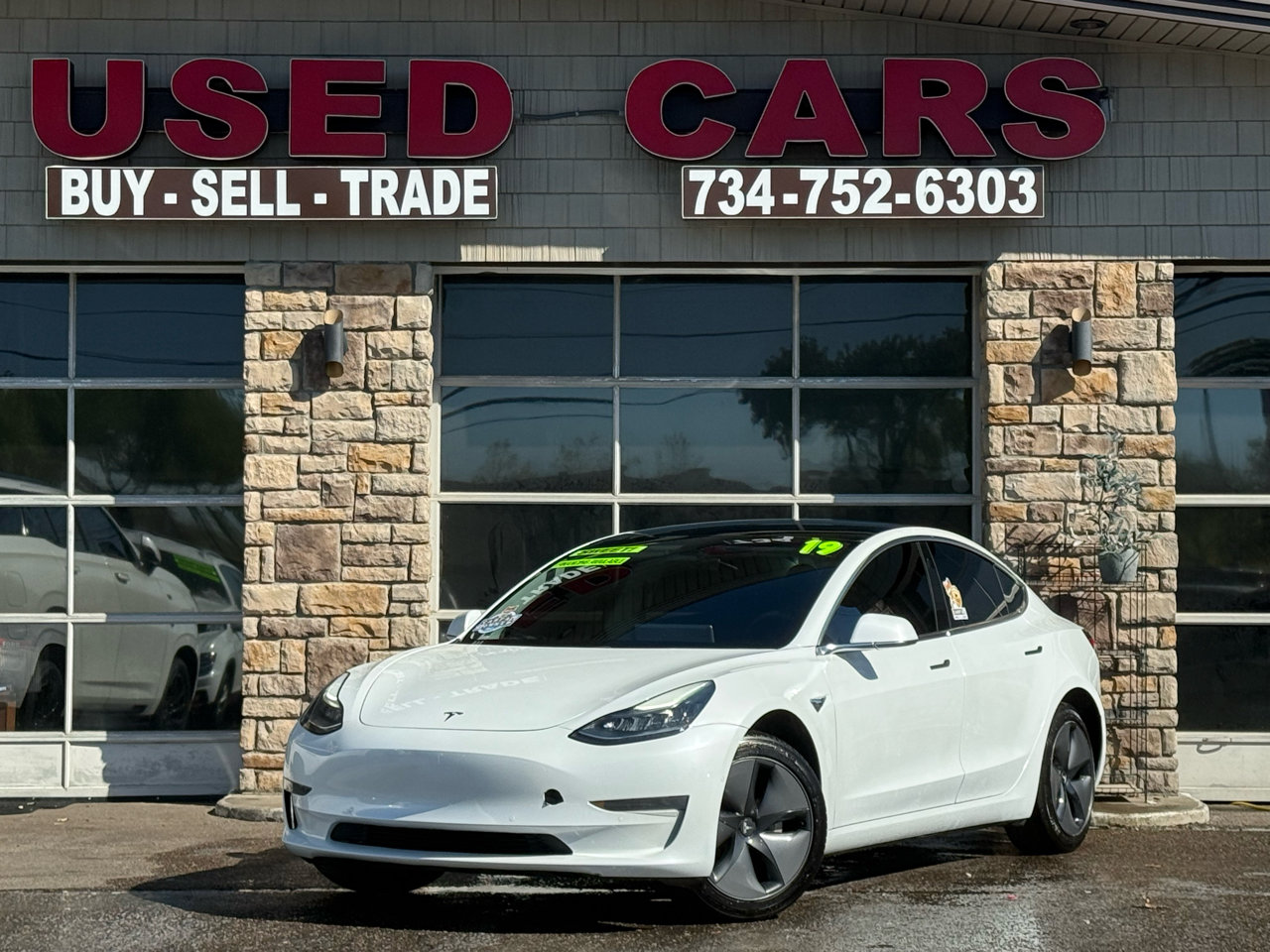 Used 2019 Tesla Model 3 Standard Range Plus image 1