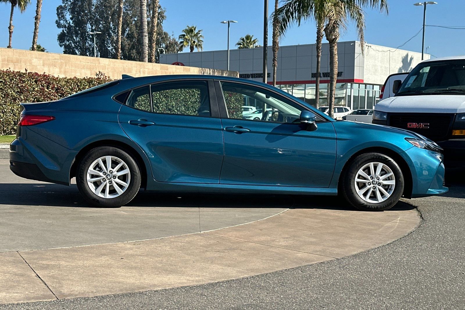 Used 2025 Toyota Camry LE video 3