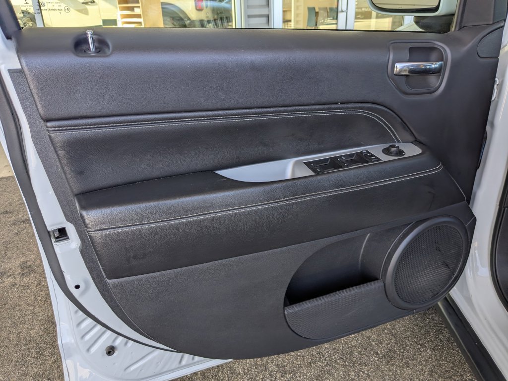 Used 2016 Jeep Compass High Altitude AWD/4WD image 24