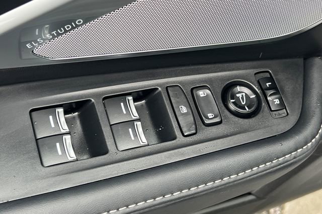 Certified 2025 Acura RDX w/ Technology Package image 12