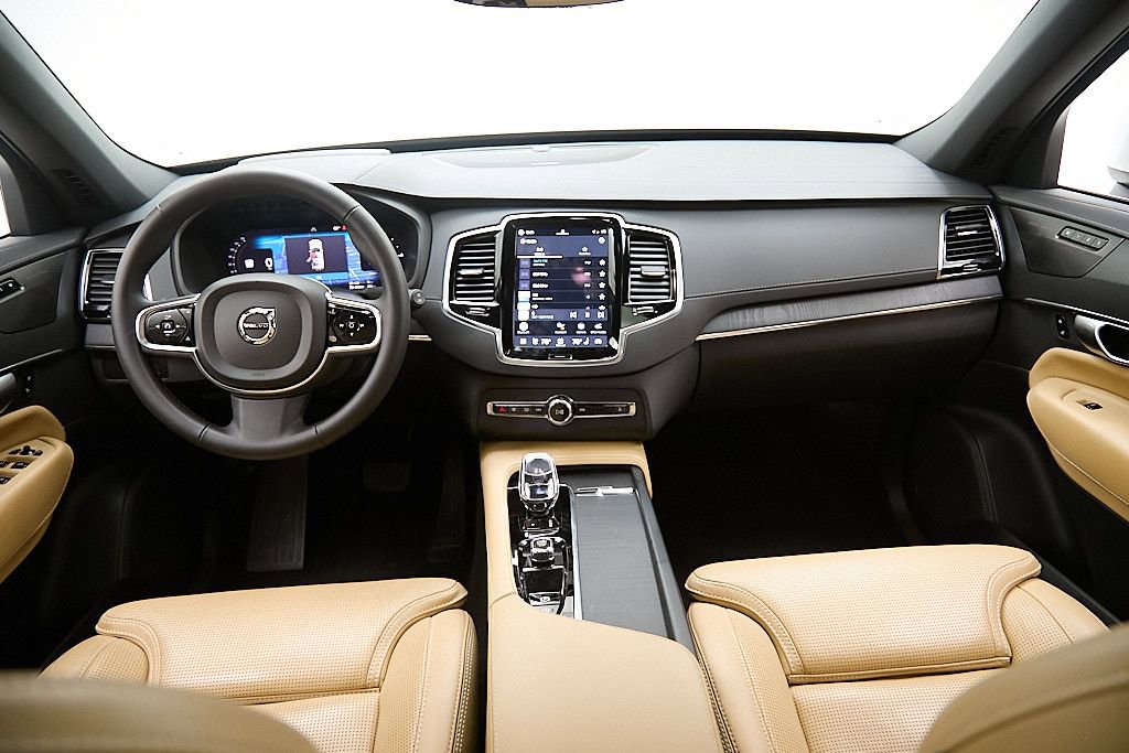 Certified 2024 Volvo XC90 T8 Ultimate w/ Protection Package image 28