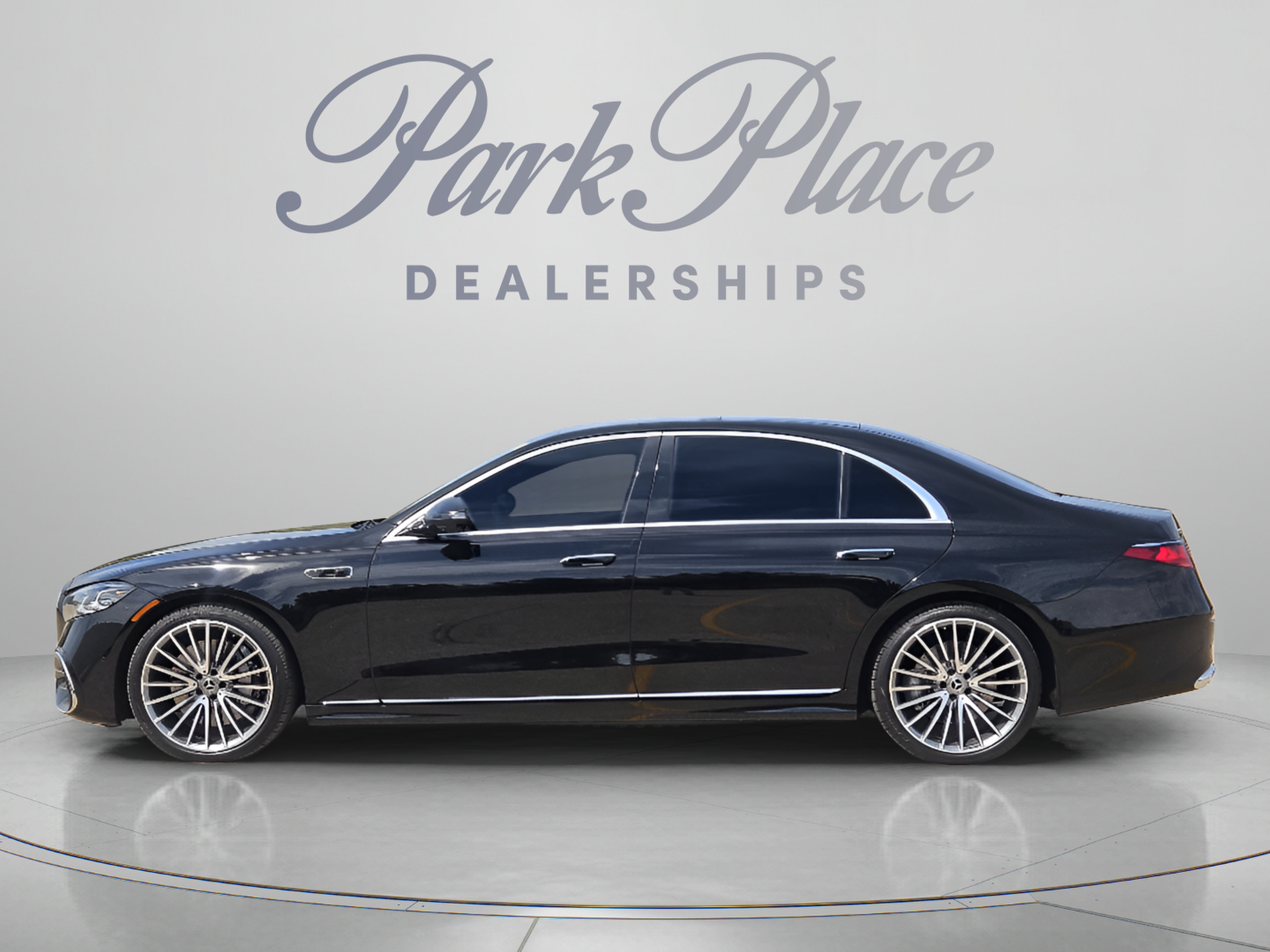 Certified 2027 Mercedes-Benz S 580 4MATIC Sedan image 2