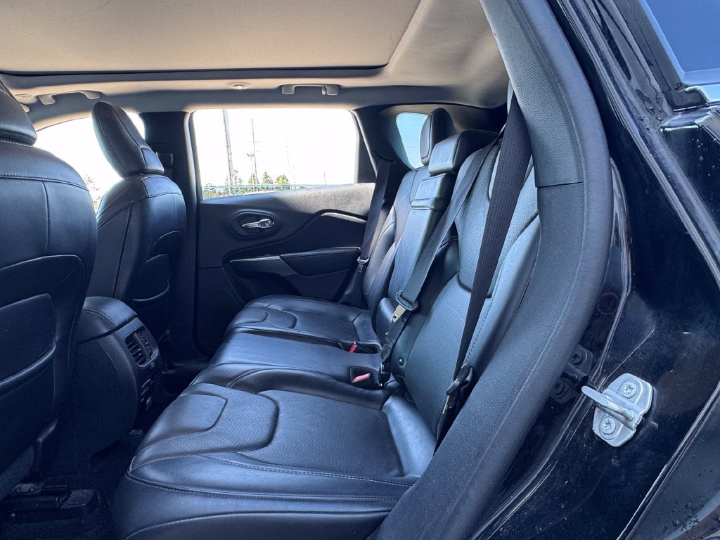 Used 2019 Jeep Cherokee Limited AWD/4WD image 27