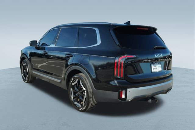Used 2024 Kia Telluride EX w/ EX Captain's Chair Package image 5
