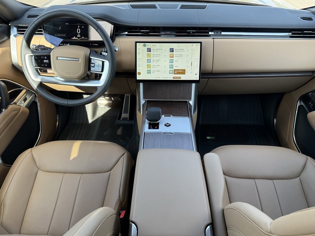 New 2025 Land Rover Range Rover SE image 18