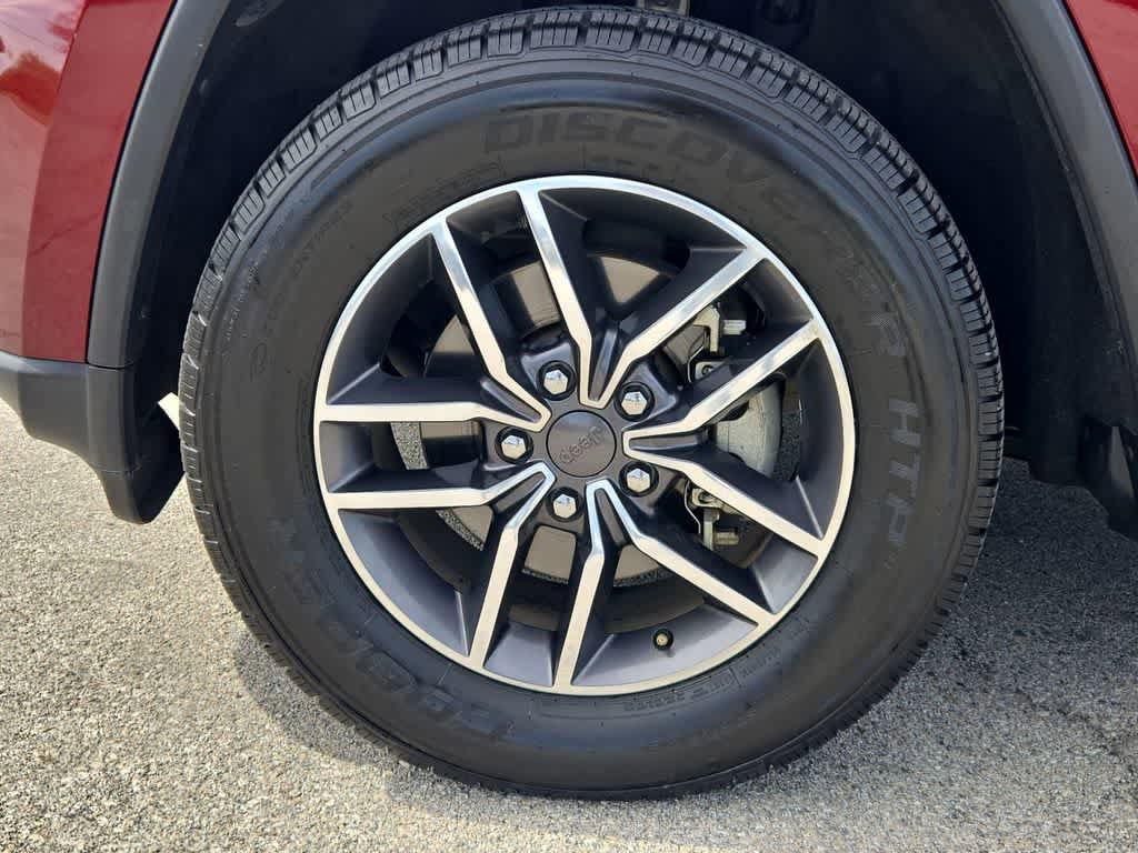Used 2019 Jeep Grand Cherokee Laredo w/ Laredo X Package RWD image 14