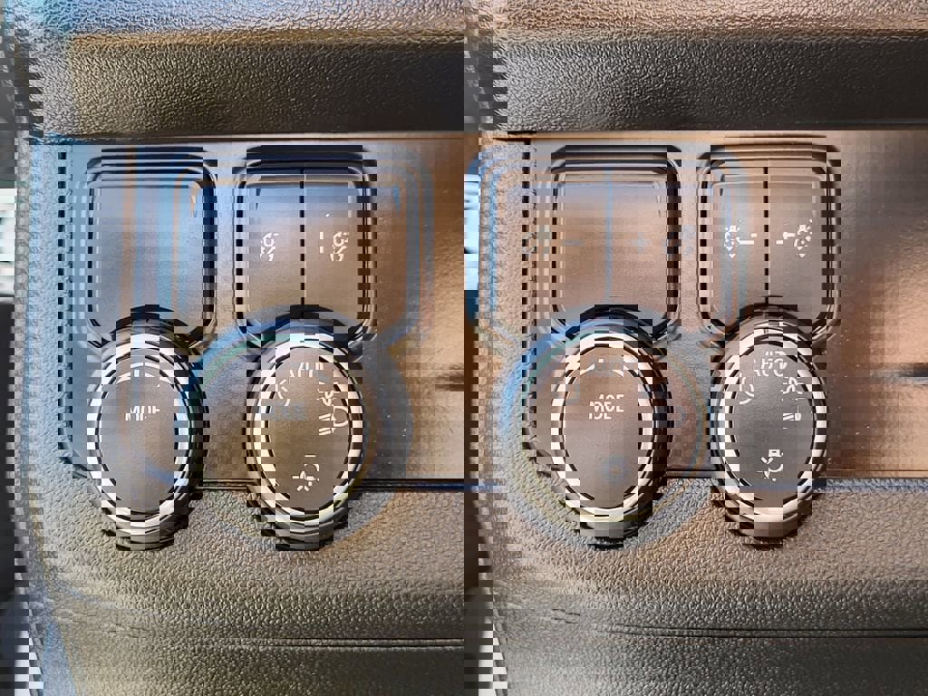 Certified 2024 Chevrolet Suburban LT image 9