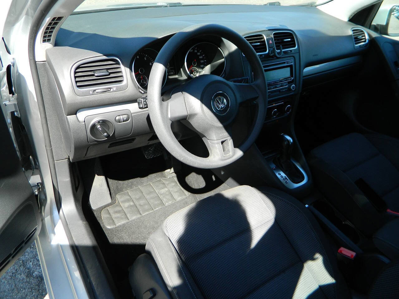 Used 2013 Volkswagen Golf 4-Door FWD image 11