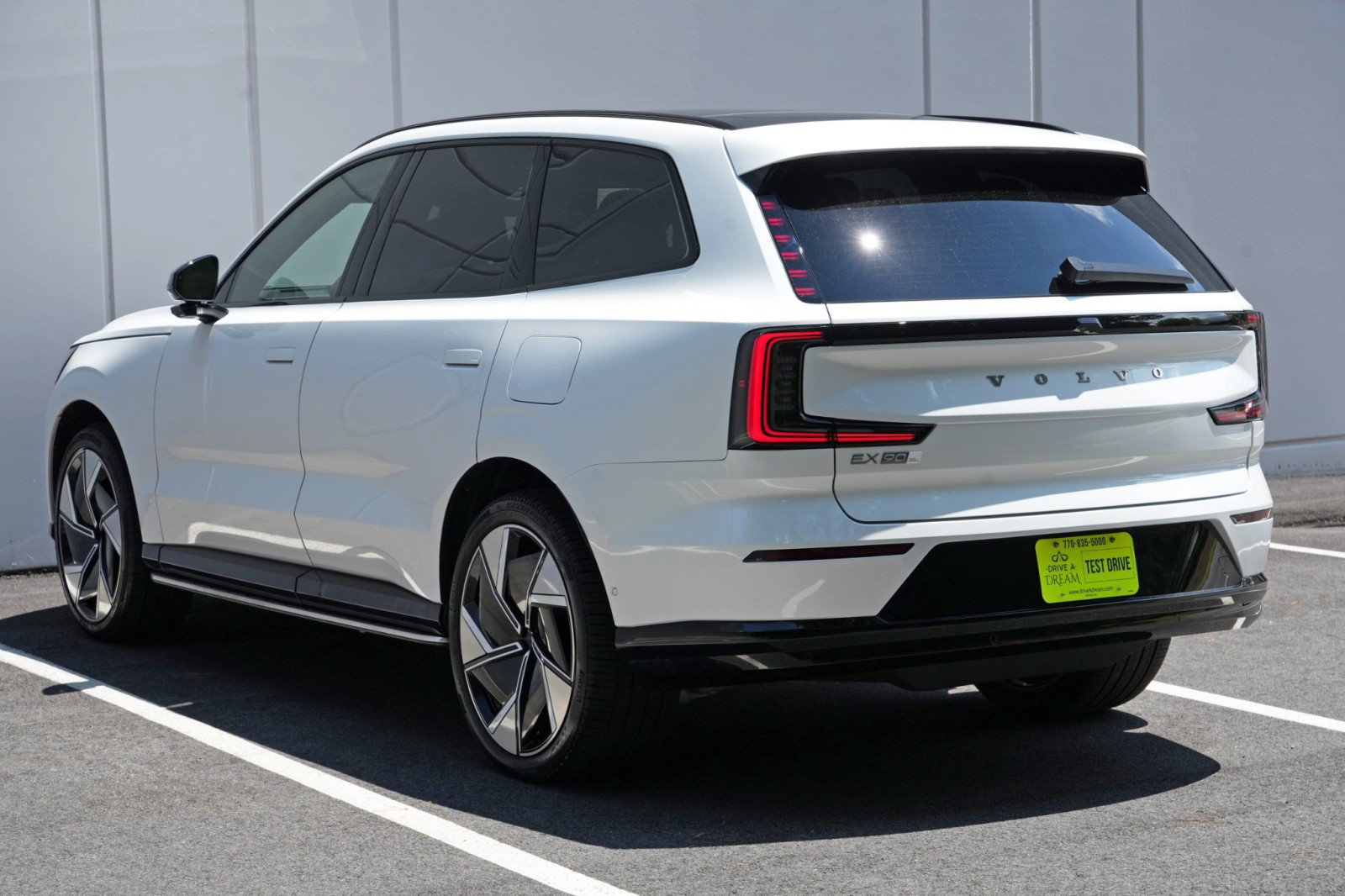 Used 2025 Volvo EX90 Ultra AWD/4WD image 48