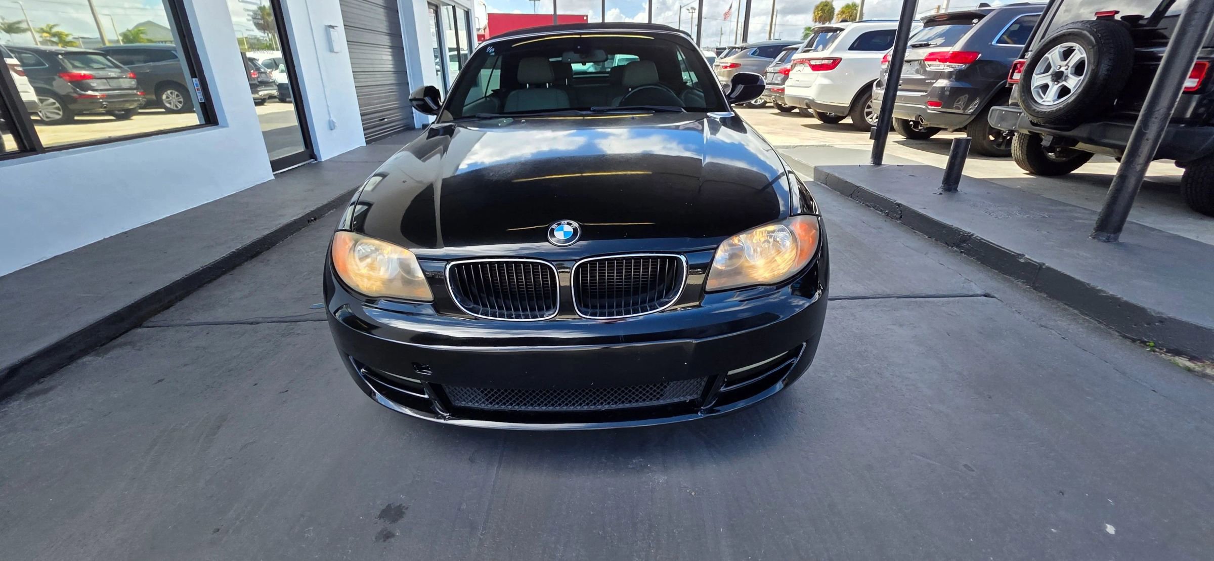 Used 2011 BMW 128i Convertible image 3
