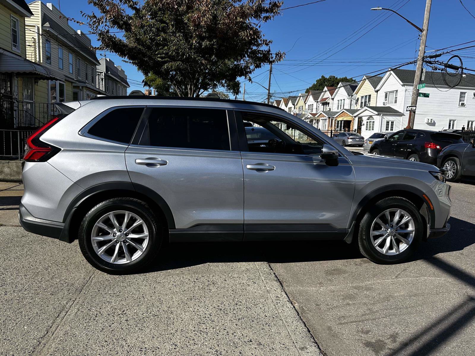 Used 2023 Honda CR-V EX-L image 6