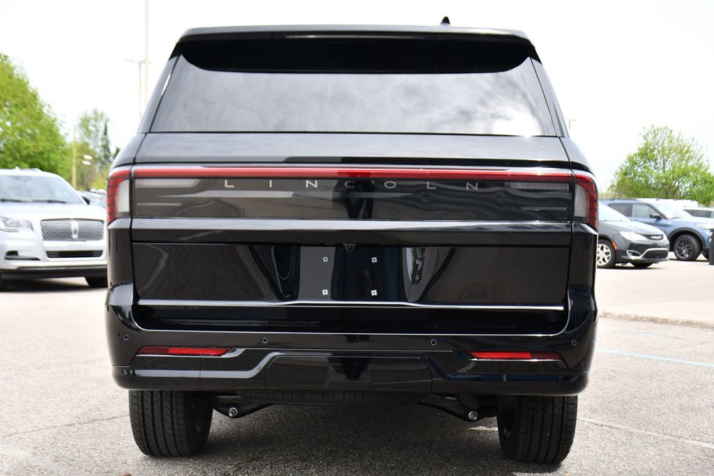 New 2026 Lincoln Navigator Premiere AWD/4WD image 5