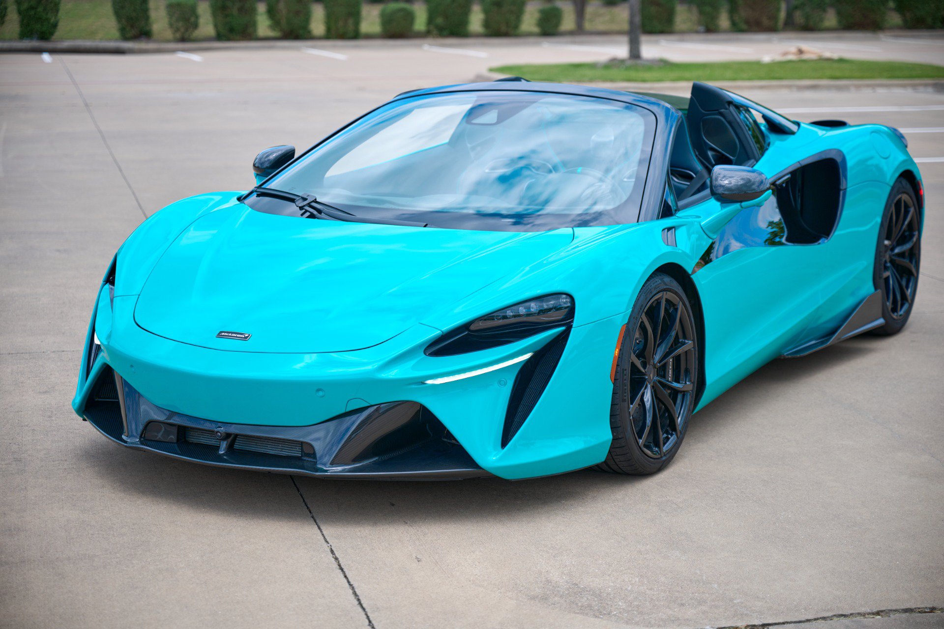 Used 2025 McLaren Artura Spider RWD image 69