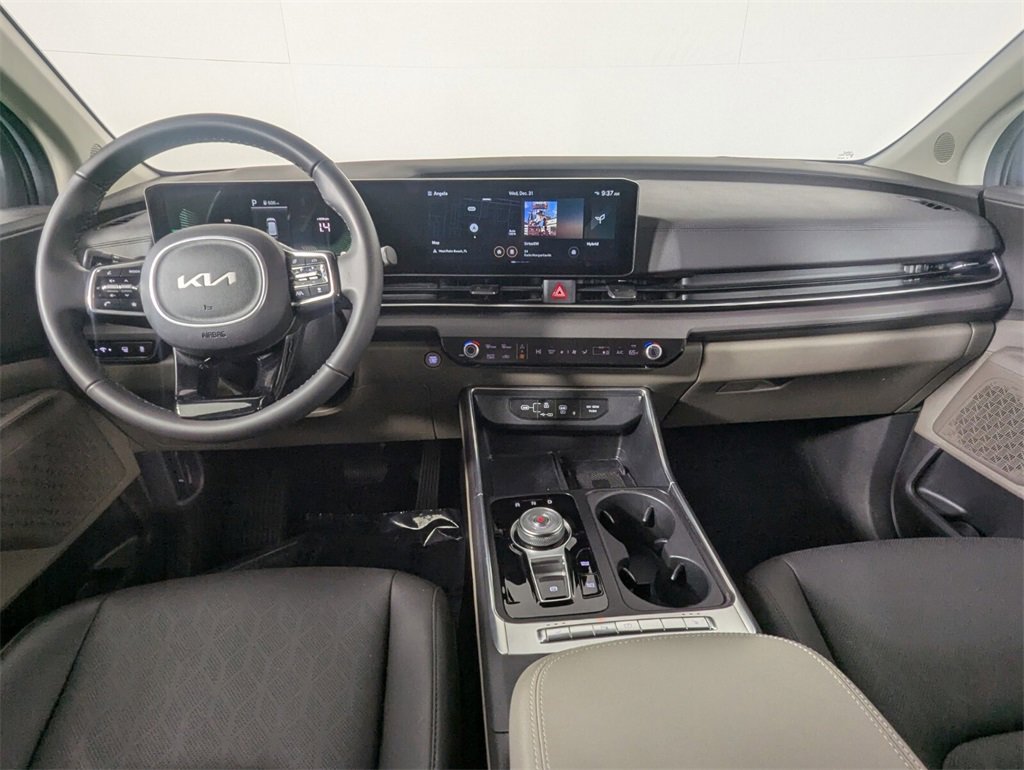 Used 2025 Kia Carnival EX image 14