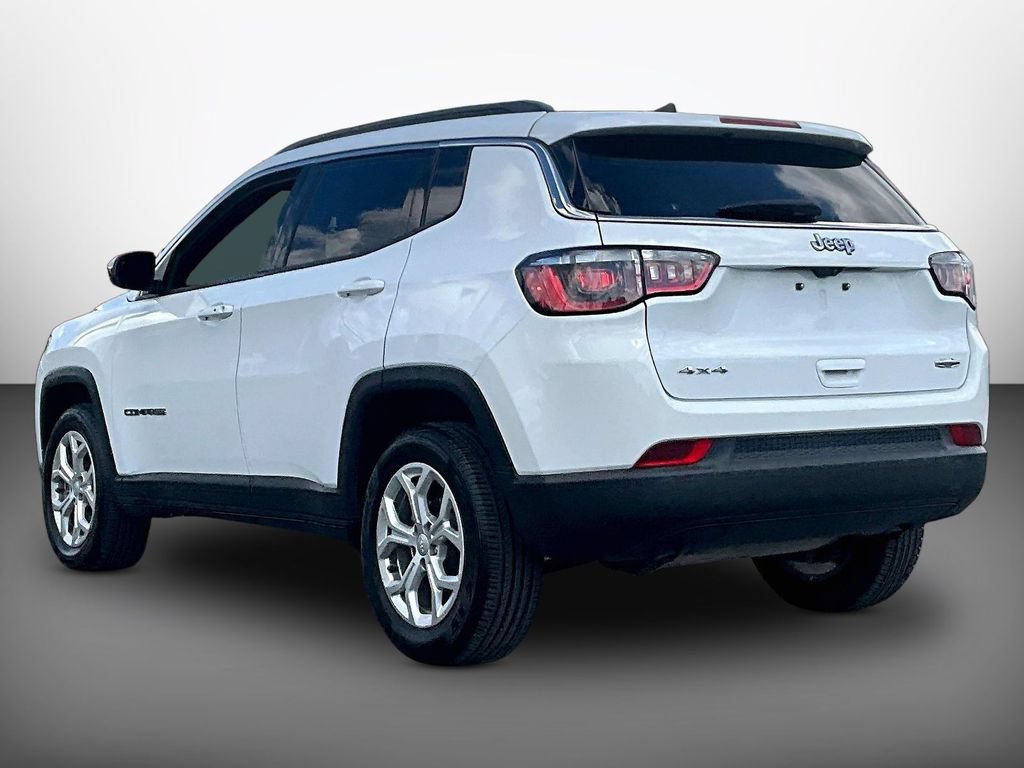 Used 2024 Jeep Compass Latitude AWD/4WD image 4