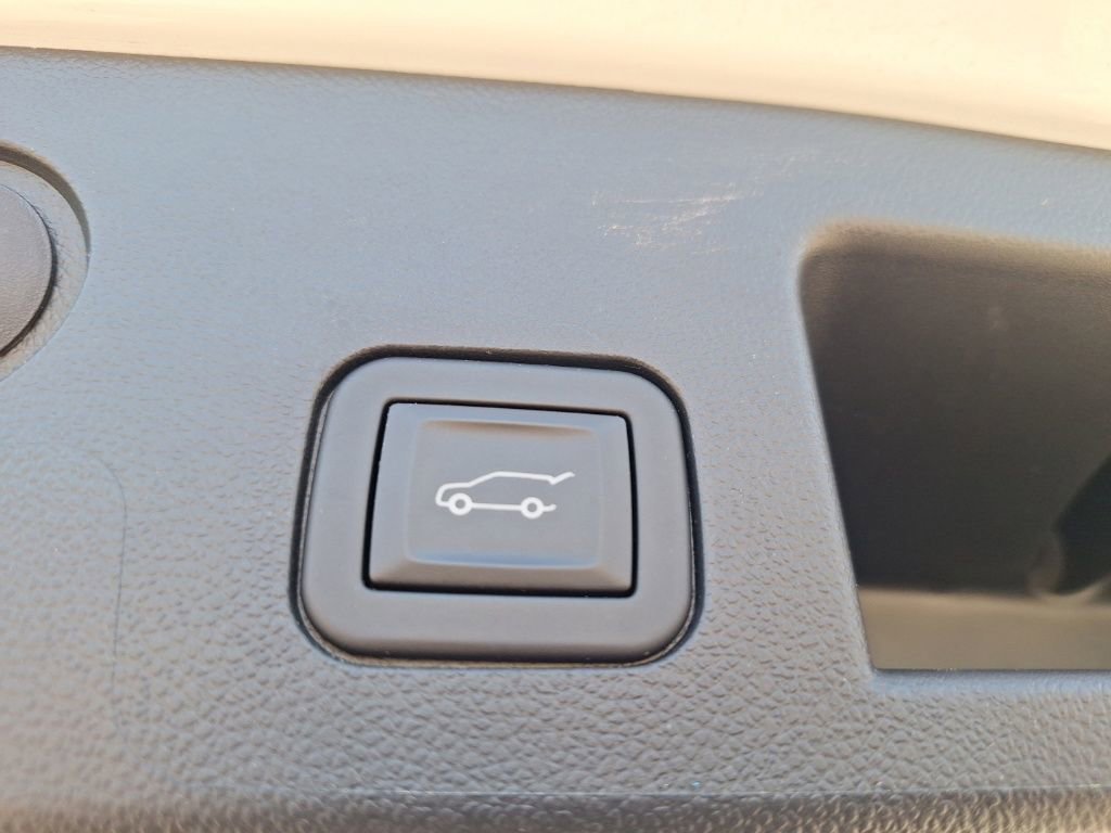 Used 2025 Chevrolet Equinox LT w/ Convenience Package II image 17