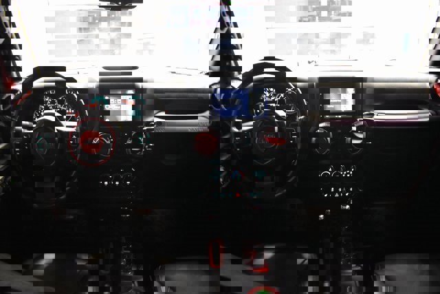 Used 2015 Jeep Wrangler Unlimited Sahara w/ Connectivity Group image 5