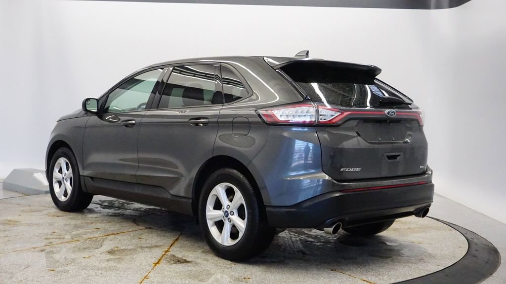 Used 2018 Ford Edge SE image 3