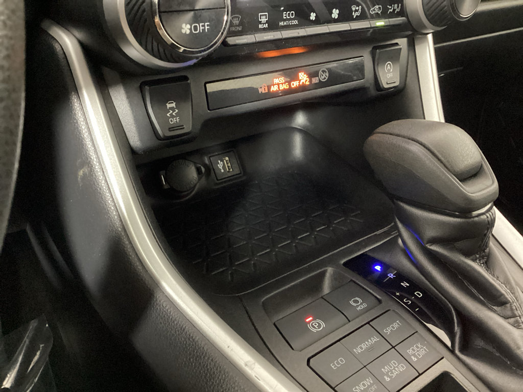 Used 2023 Toyota RAV4 XLE AWD/4WD image 23