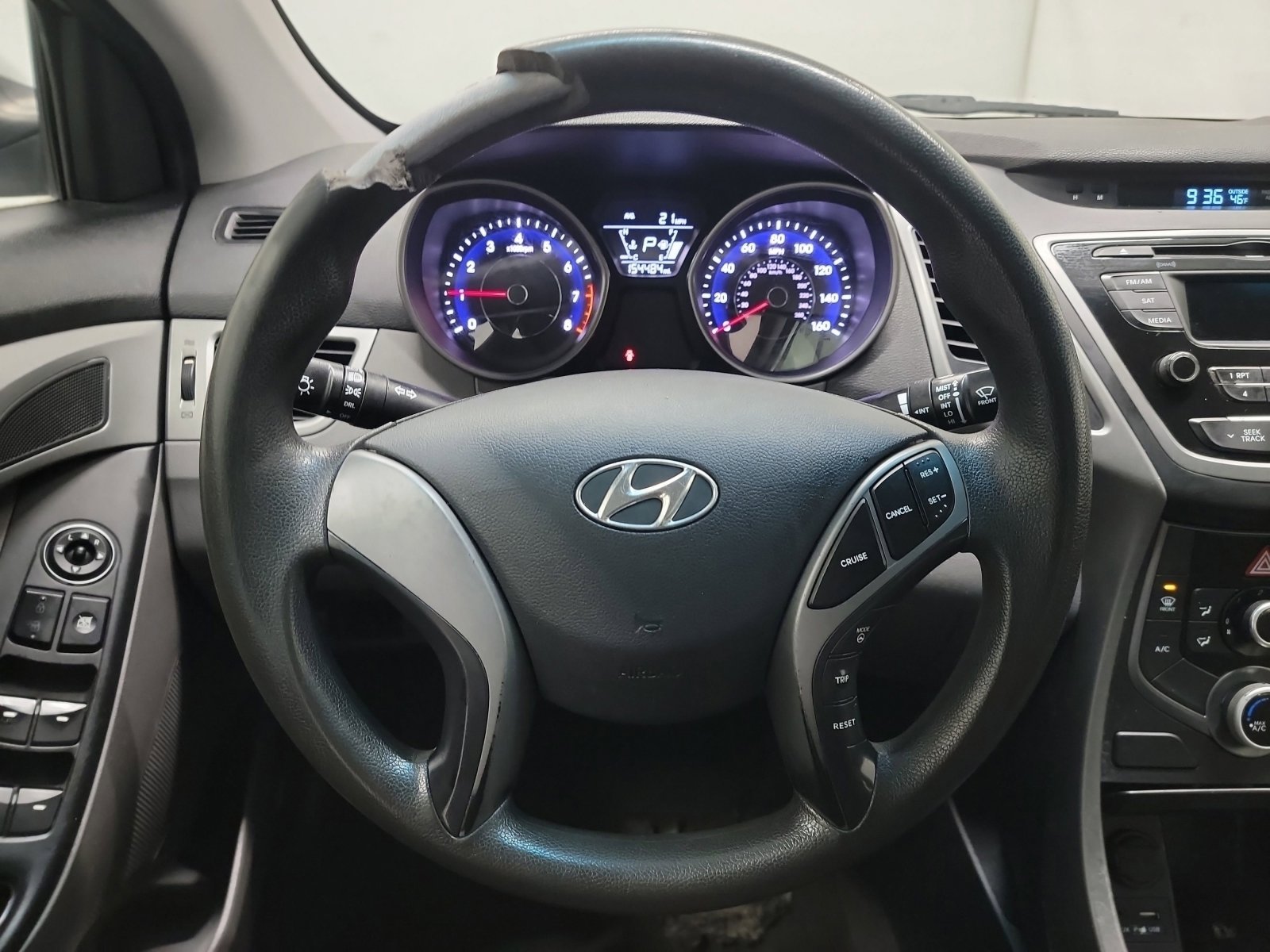 Used 2014 Hyundai Elantra SE image 17