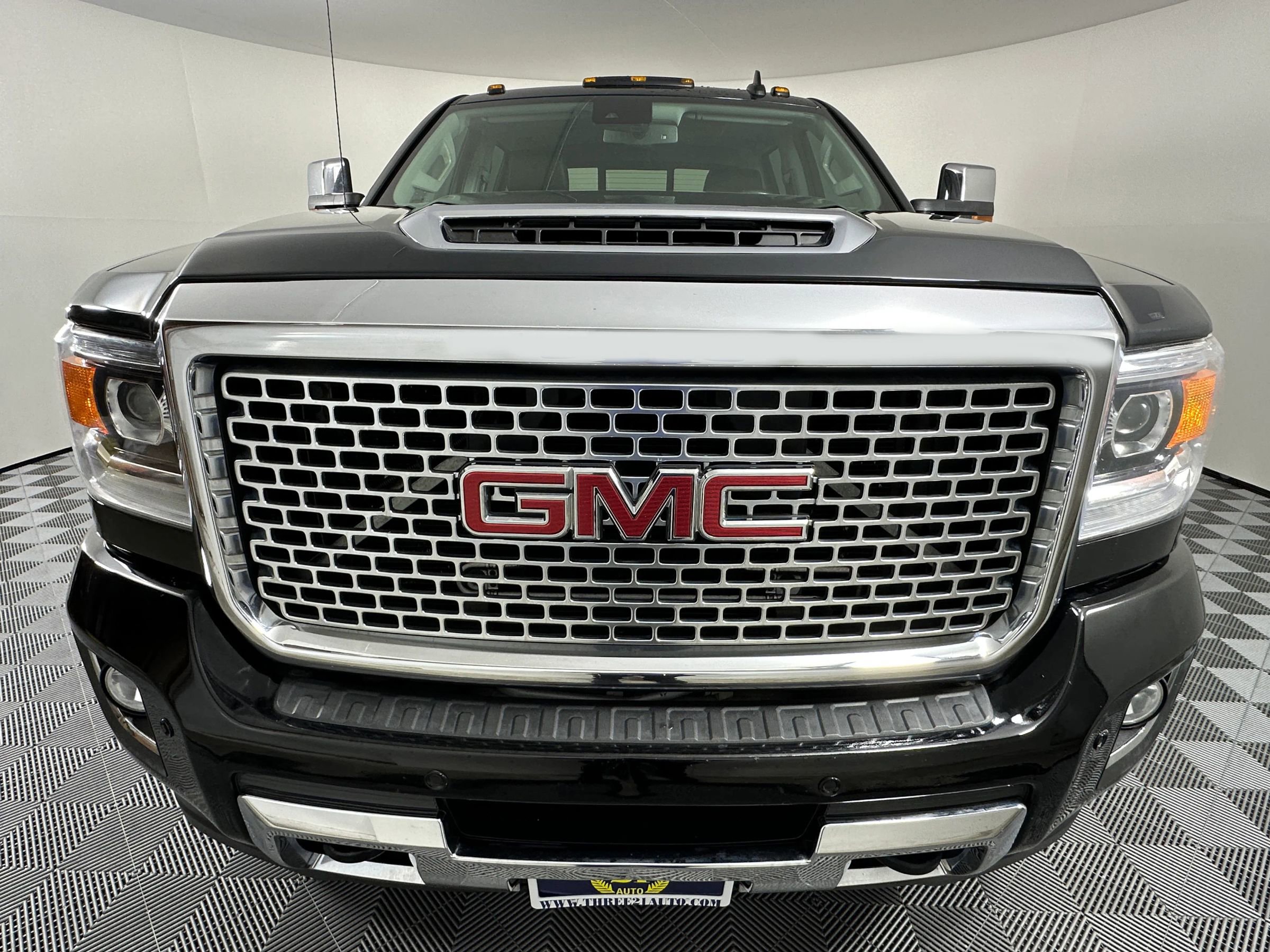 Used 2017 GMC Sierra 3500 Denali image 3