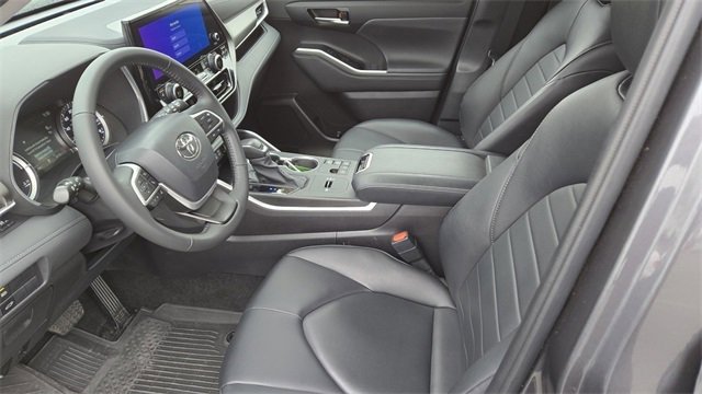 Certified 2024 Toyota Highlander XLE image 15