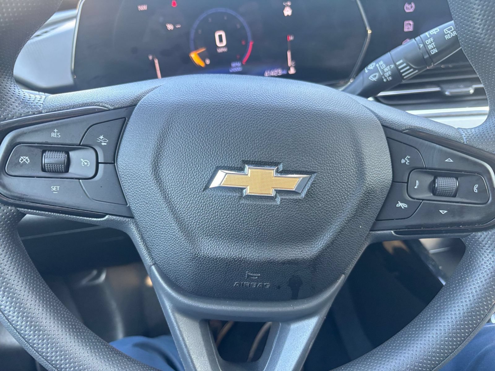 Used 2025 Chevrolet Trax LT FWD image 28