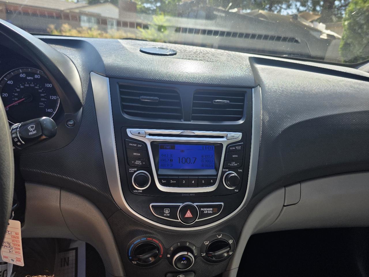Used 2014 Hyundai Accent GLS FWD image 11