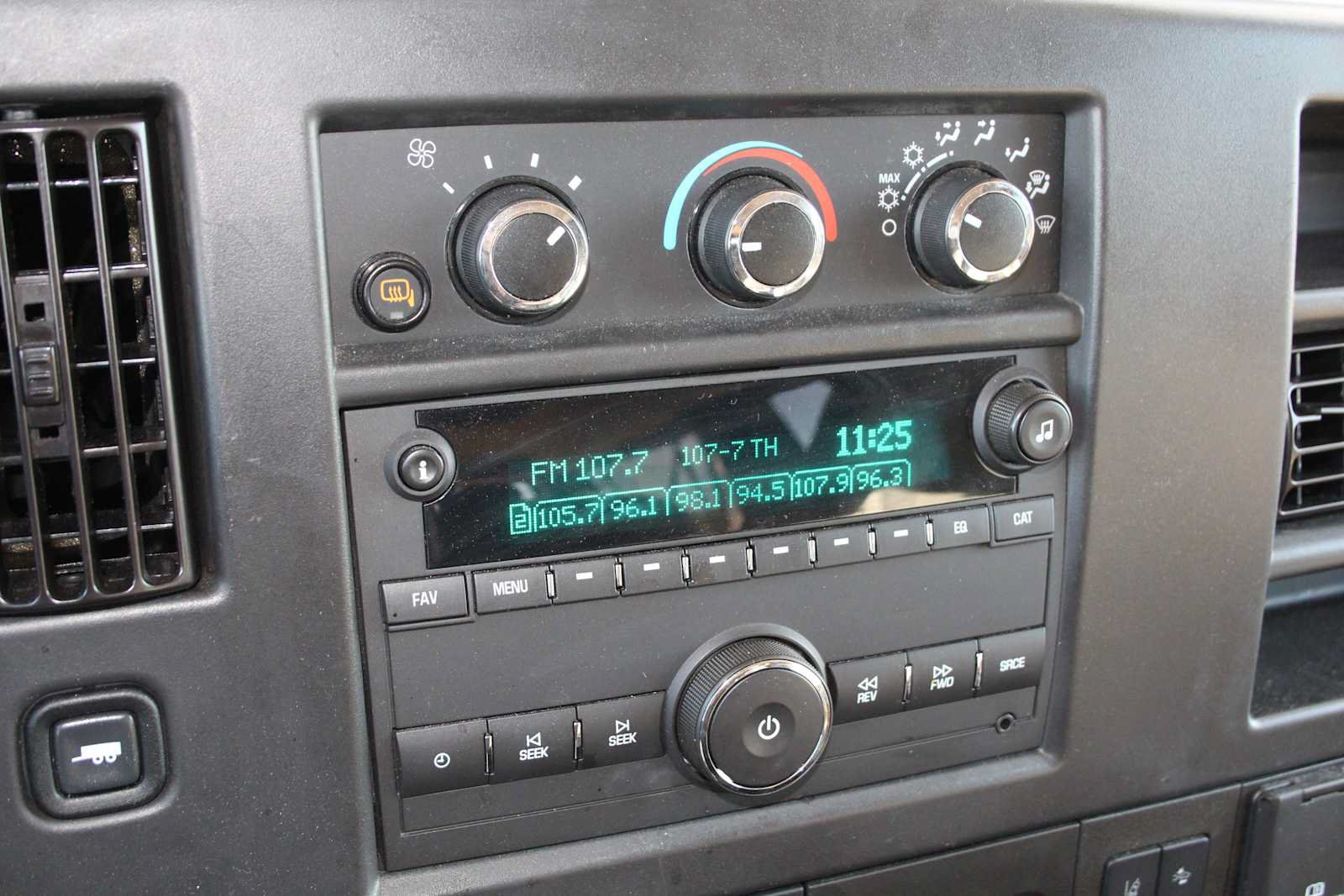Used 2025 Chevrolet Express 3500 LT w/ LT Preferred Equipment Group RWD image 30