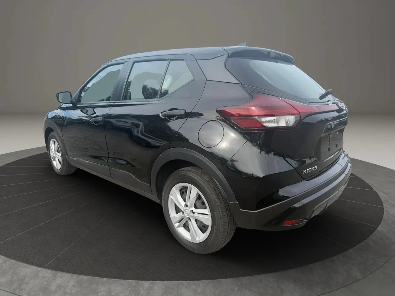 Used 2024 Nissan Kicks S FWD image 7