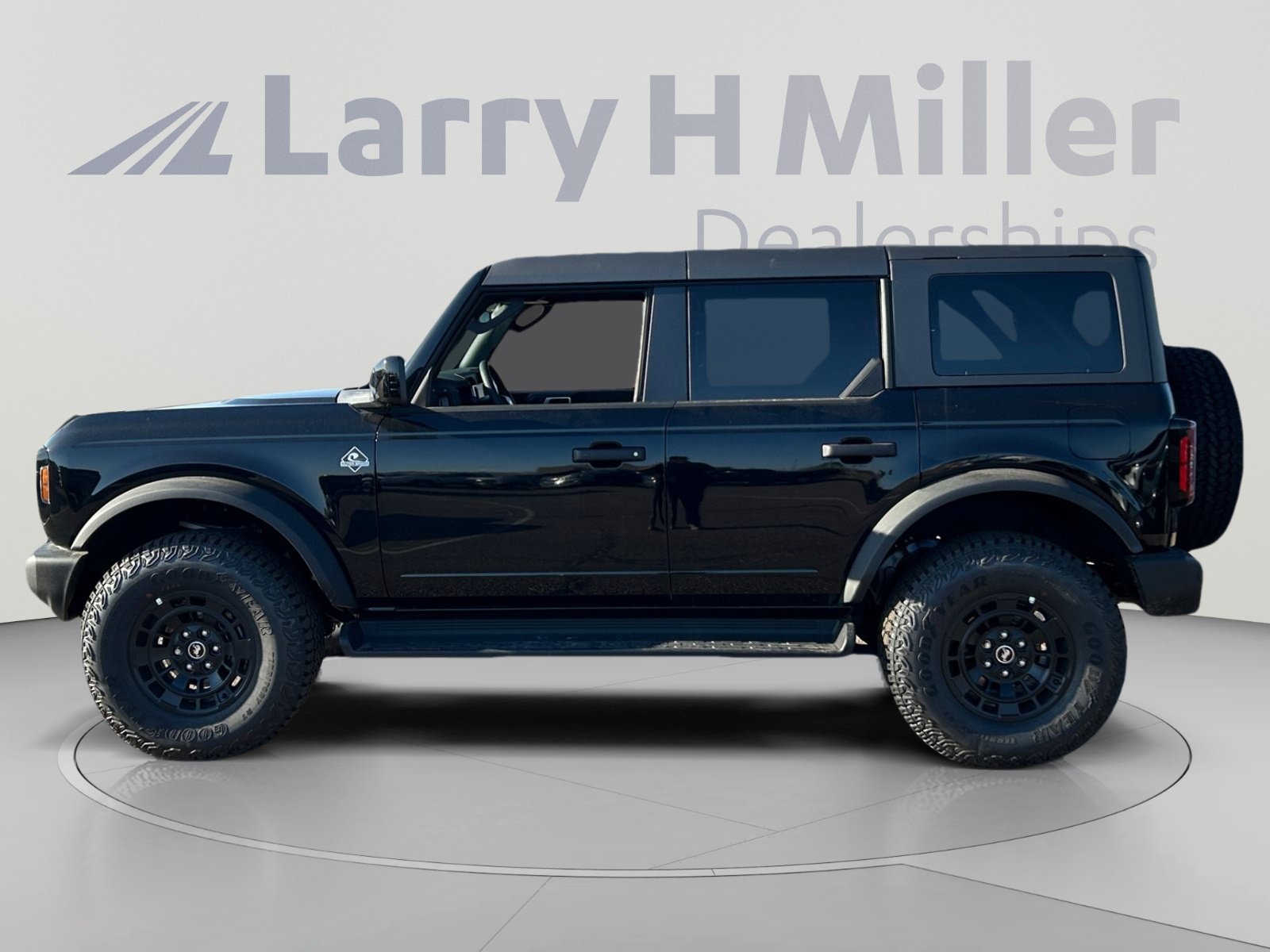 New 2026 Ford Bronco Outer Banks w/ Sasquatch Package AWD/4WD image 2