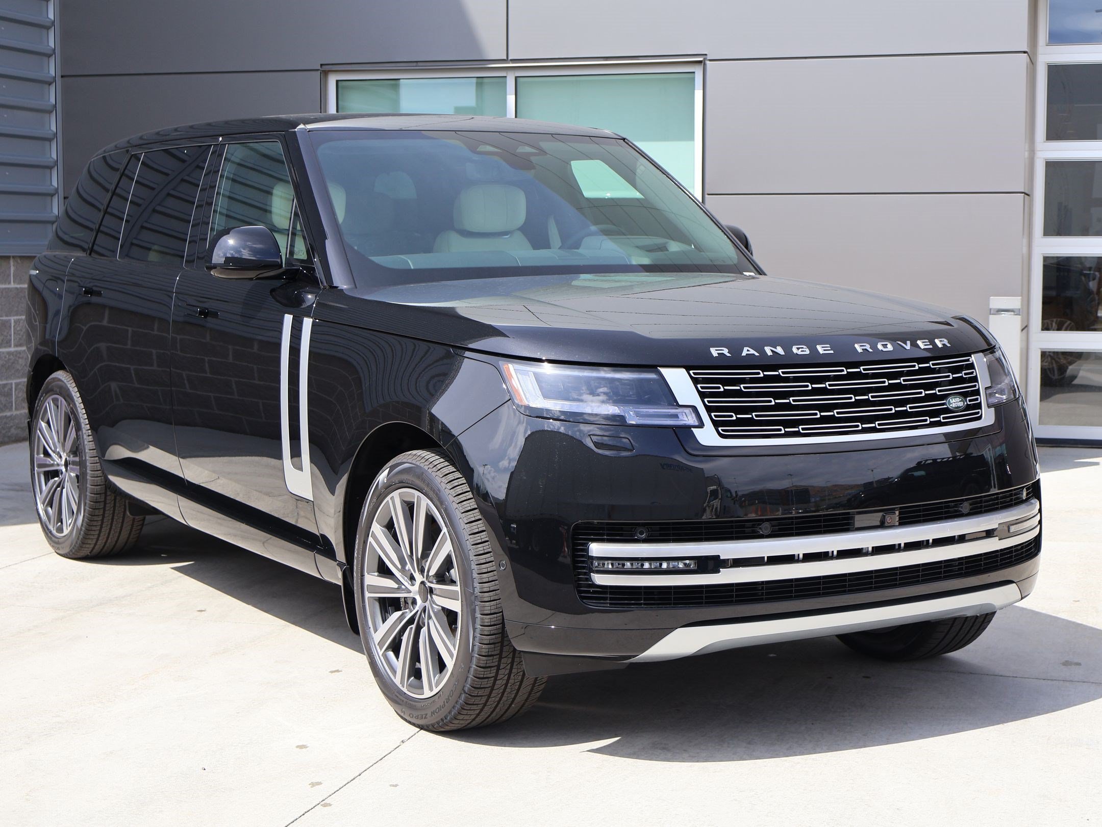 New 2026 Land Rover Range Rover Long Wheelbase Autobiography AWD/4WD image 3