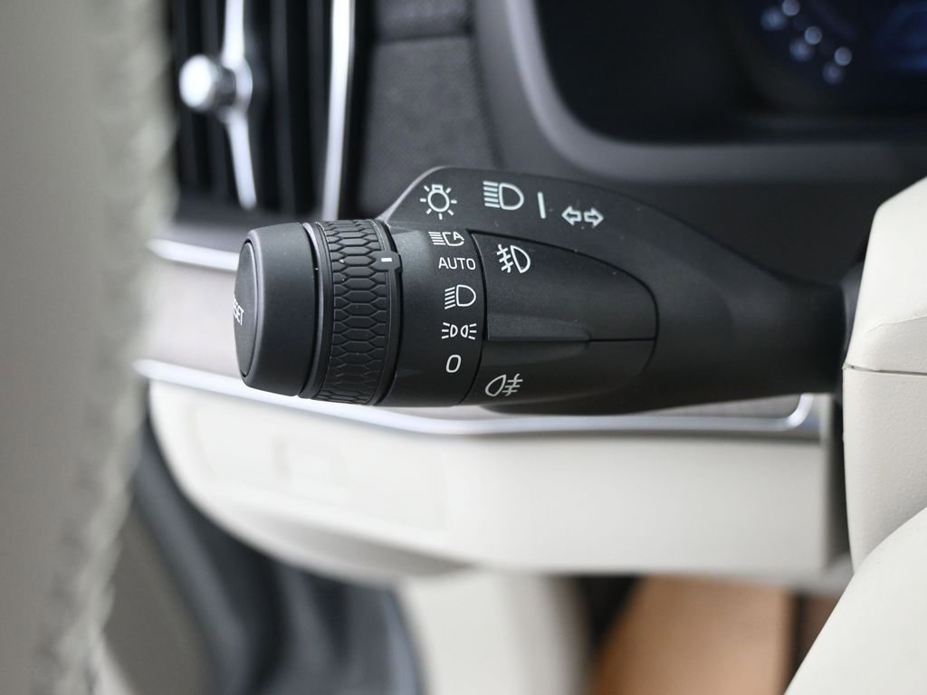 New 2026 Volvo XC90 B6 Ultra w/ Protection Package image 16