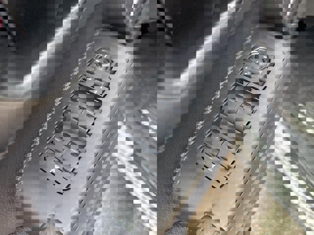 Used 2025 Toyota Tacoma SR image 17