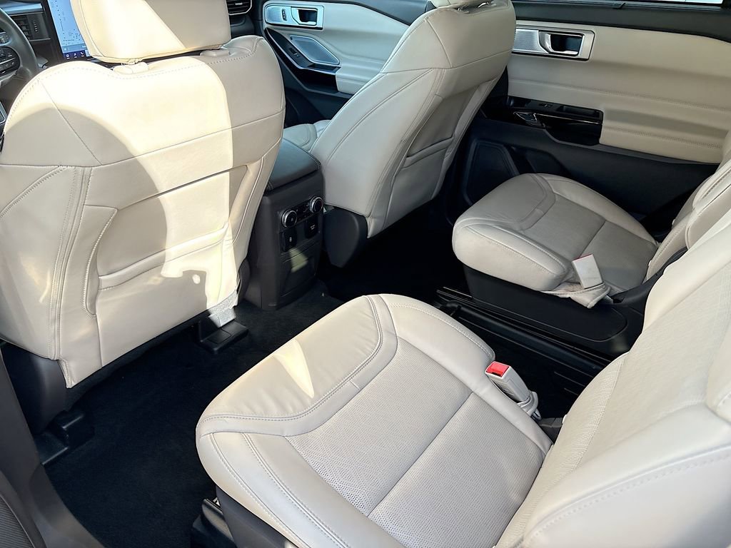 Used 2023 Ford Explorer Platinum w/ Technology Package image 26