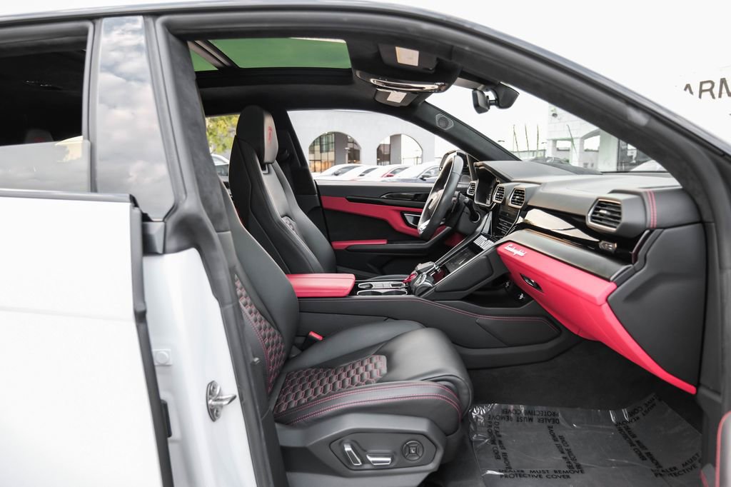 Used 2022 Lamborghini Urus image 43