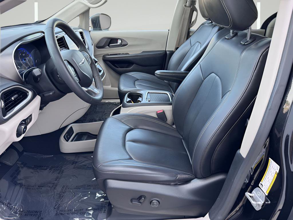 Used 2023 Chrysler Pacifica Touring-L FWD image 10